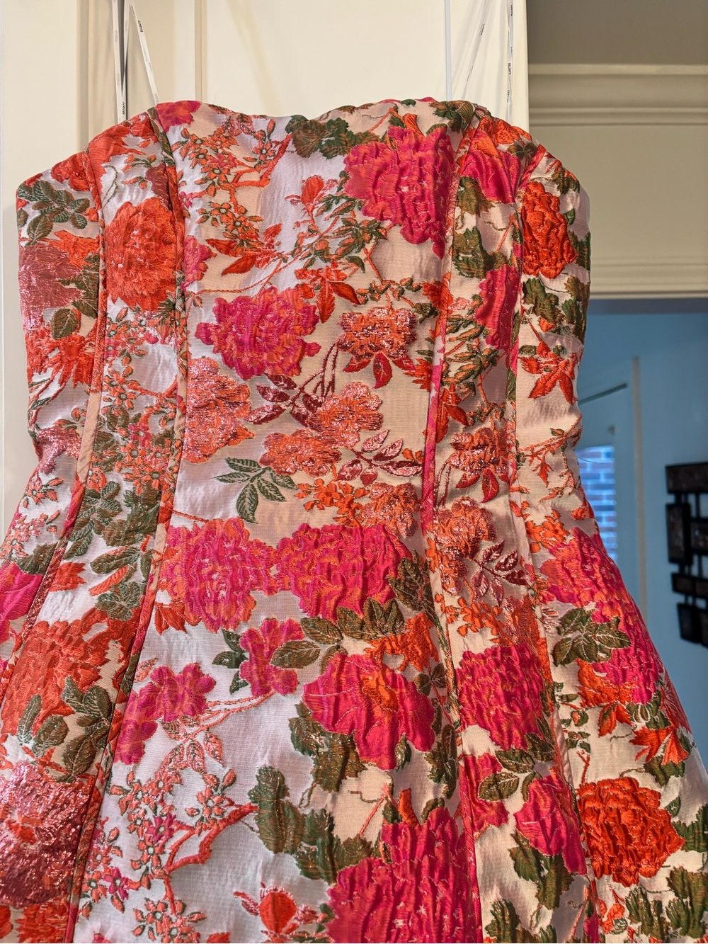 new Elliatt Floralie jacquard strapless mini dress in pink floral shimmer - Picture 5 of 7